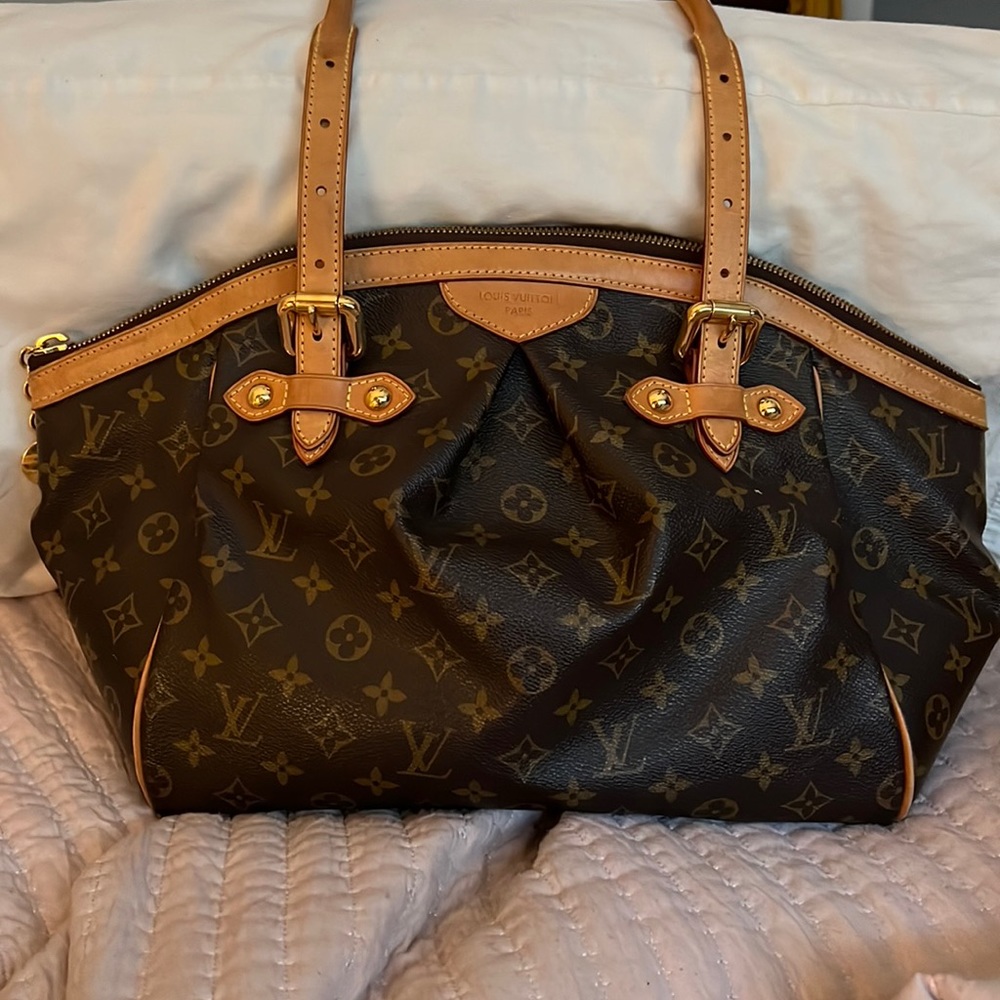 Louis Vuitton Tivoli GM excellent condition!